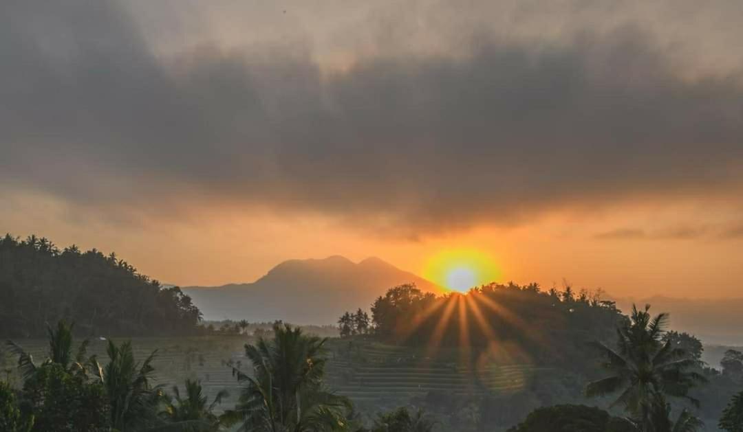 Pondok Lembah Dukuh Homestay 까랑아섬 외부 사진